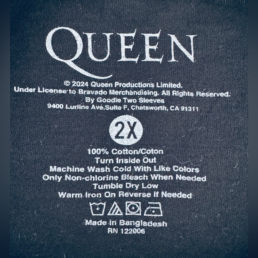 Queen Black and White Graphic Tee, Size 2X - Picture 6 of 8